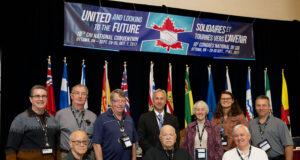 Participation de membres à vie au 18e Congrès du SDI Picture of CIU Life Members with National President at the 2017 National Convention
