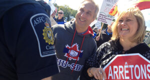 Le SDI se rassemble à la frontière de St-Armand