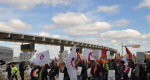 Les membres du SDI manifestent à Toronto pour la sécurité frontalière