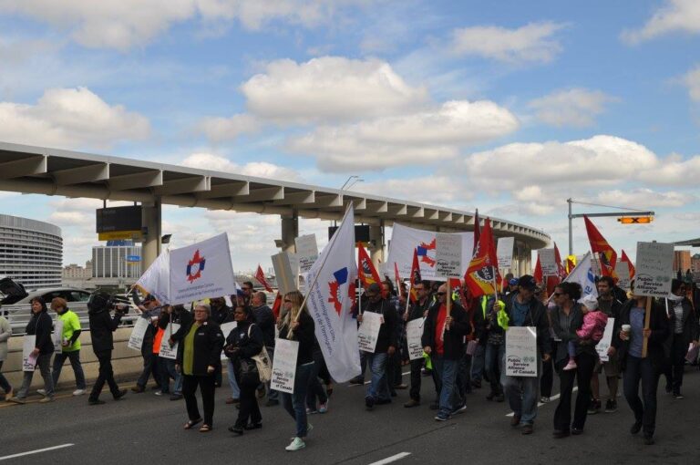 CIU Members demonstrating in Toronto for border security