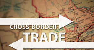 Une coalition du secteur des affaires demande au gouvernement d’accroître les ressources de l’ASFC Map of the Canada-USA Border with the words cross-border trade on top, with two arrows