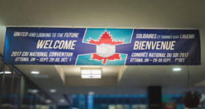 Dernière journée avant le début de notre Congrès national Photo: convention banner / bannière du congrès