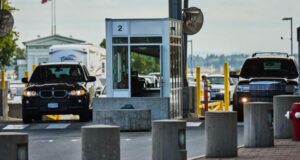 L’ASFC doit mettre fin à l’abus de pouvoir et au harcèlement commis par ses gestionnaires Photo of cars at border crossing