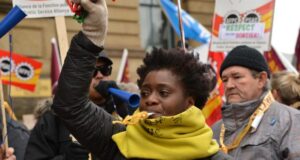 Les votes de grève pour les groupes PA, SV, TC et EB commencent le 16 mars Union member protesting