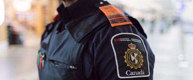 Photo of CBSA officer with orange epaulettes