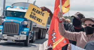 Retour à la table de négo pour les employés de l’ASFC et le gouvernement Photo of CIU members protesting