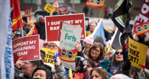 Attending a picket line and receiving strike pay: What to do if you cannot register electronically Photo rally