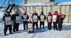 Dons au Syndicat des employé-e-s du Nunavut : Soutenez les grévistes | ᐃᑲᔪᕈᒪᔪᑦ ᑮᓇᐅᔭᖅᑎᒍᑦ ᑐᓂᓯᔪᓐᓇᖅᑐᑦ ᓄᓇᕘᒥ ᐃᖅᑲᓇᐃᔭᖅᑏᑦ ᑲᑐᔾᔨᖃᑎᒌᖏᓐᓄᑦ : ᐃᑲᔪᕈᒪᓂᖏᑦ ᐱᓱᑉᐸᑦᑐᓂᑦ ᐃᖅᑲᓇᐃᔭᖅᑎᓂᑦ